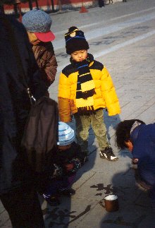 Beijing Calligraphy exercises on the floor, with water instantly freezing