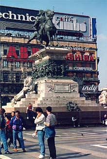 Statue on the Piazza del Duomo