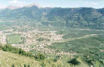 Marling: Panorama view towards Meran