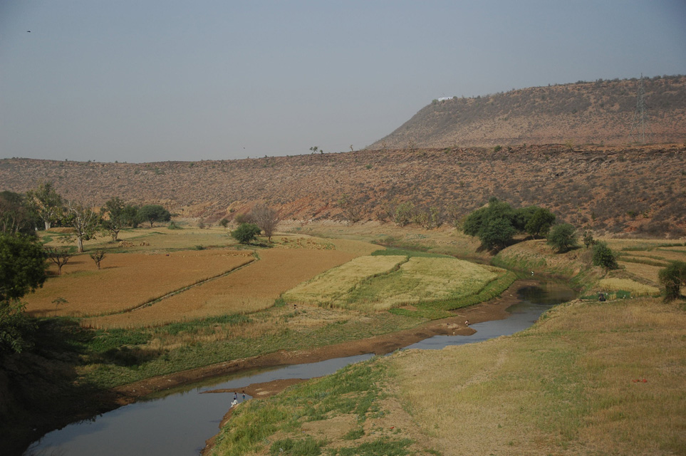 AGR fertile fields crossed by a river on the road from Karauli to Bharatpur Bird Sanctuary 3008x2000